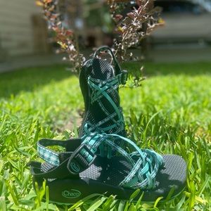 Like New Chacos Womens size 7